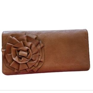 Tarnish Clutch Wallet Brown Leather Flower Magnetic